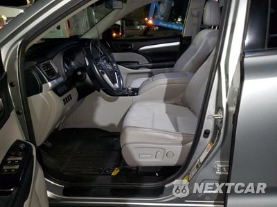 Zdjęcie 7 z 13 samochodu: 2018 TOYOTA HIGHLANDER LE VIN:5TDZZRFH8JS265892 - miniatura