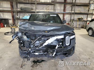 Piąte zdjęcie samochodu w środku: 2022 RIVIAN R1T ADVENTURE VIN:7FCTGAAAXNN009136 - miniatura