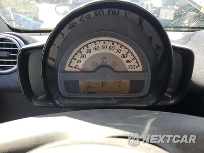 Zdjęcie 9 z 12 samochodu: 2012 SMART FORTWO PURE VIN:WMEEJ3BA8CK570588 - miniatura