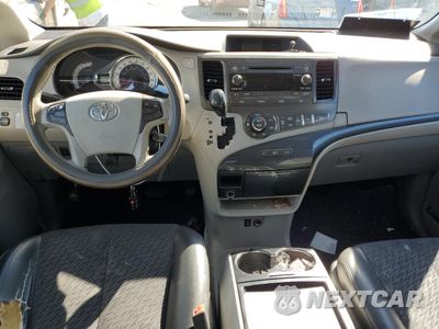 Zdjęcie 8 z 13 samochodu: 2011 TOYOTA SIENNA SPORT VIN:5TDXK3DCXBS037572 - miniatura