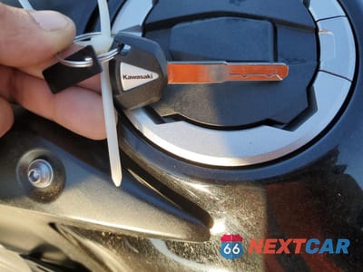 Zdjęcie 8 z 10 samochodu: 2025 KAWASAKI EX650 R VIN:ML5EXER17SDAF8668 - miniatura