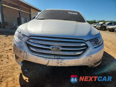 Piąte zdjęcie samochodu w środku: 2019 FORD TAURUS LIMITED VIN:1FAHP2J88KG116044 - miniatura
