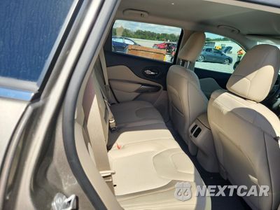 Zdjęcie 11 z 14 samochodu: 2019 JEEP CHEROKEE LATITUDE VIN:1C4PJLCB4KD206007 - miniatura