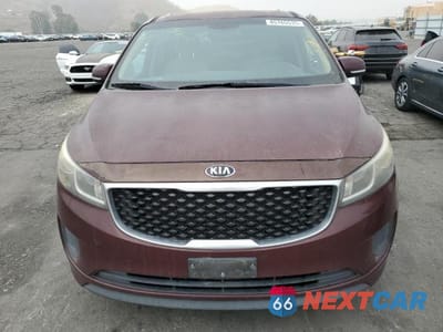Piąte zdjęcie samochodu w środku: 2016 KIA SEDONA LX VIN:KNDMB5C13G6094234 - miniatura