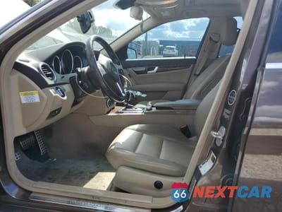 Zdjęcie 7 z 12 samochodu: 2014 MERCEDES-BENZ C 250 VIN:WDDGF4HBXER309719 - miniatura