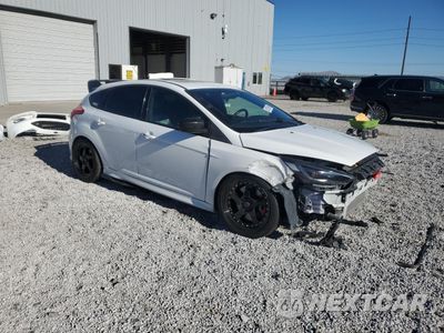 Czwarte zdjęcie samochodu z boku: 2017 FORD FOCUS ST VIN:1FADP3L92HL329131 - miniatura