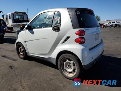 Drugie zdjęcie samochodu z przodu: 2012 SMART FORTWO PURE VIN:WMEEJ3BA8CK570588 - miniatura