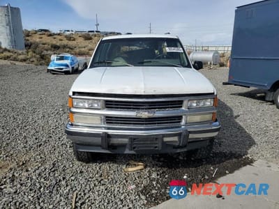 Piąte zdjęcie samochodu w środku: 1992 CHEVROLET SUBURBAN K1500 VIN:1GNFK16K3NJ355563 - miniatura
