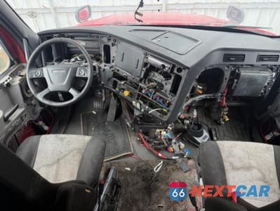 Piąte zdjęcie samochodu w środku: 2020 FREIGHTLINER CASCADIA 126 SEMI TRUCK VIN:3AKJHHDR0LSKZ7498 - miniatura