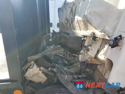 Zdjęcie 10 z 12 samochodu: 2019 ISUZU NPR HD FLATBED TRUCK VIN:54DC4W1B4KS803742 - miniatura