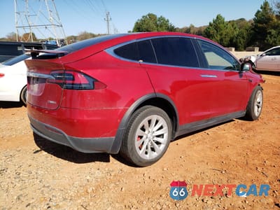 Trzecie zdjęcie samochodu z tyłu: 2018 TESLA MODEL X VIN:5YJXCBE46JF135726 - miniatura