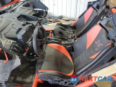 Piąte zdjęcie samochodu w środku: 2017 CAN-AM MAVERICK X3 MAX UTILITY VEHICLE VIN:3JBVNAW29HK000396 - miniatura