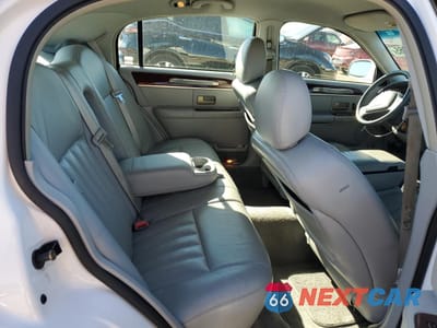 Zdjęcie 10 z 12 samochodu: 2004 LINCOLN TOWN CAR EXECUTIVE VIN:1LNHM81W34Y611989 - miniatura