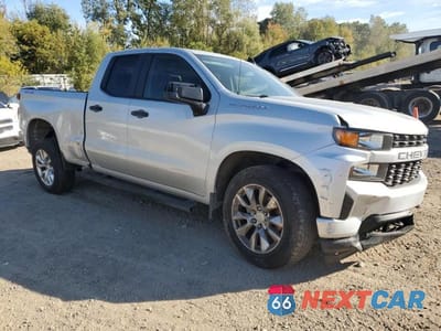 Czwarte zdjęcie samochodu z boku: 2019 CHEVROLET SILVERADO K1500 CUSTOM VIN:1GCRYBEH9KZ327814 - miniatura