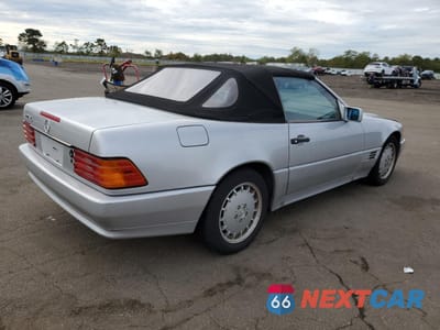 Trzecie zdjęcie samochodu z tyłu: 1990 MERCEDES-BENZ 500 SL VIN:WDBFA66E3LF009952 - miniatura