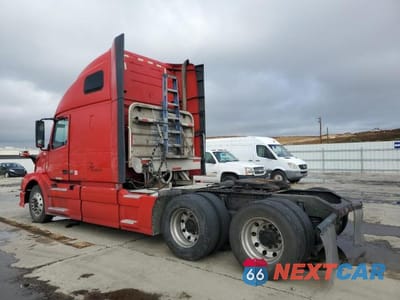 Trzecie zdjęcie samochodu z tyłu: 2013 VOLVO VN VNL VIN:4V4NC9KK8DN143534 - miniatura