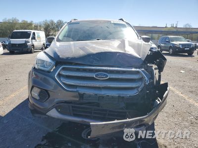 Piąte zdjęcie samochodu w środku: 2017 FORD ESCAPE SE VIN:1FMCU9G9XHUB01640 - miniatura