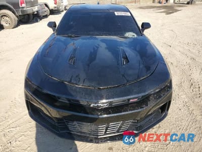 Piąte zdjęcie samochodu w środku: 2018 CHEVROLET CAMARO SS VIN:1G1FH1R70J0146871 - miniatura