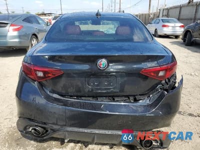 Zdjęcie 6 z 13 samochodu: 2019 ALFA ROMEO GIULIA VIN:ZARFAMAN5K7598725 - miniatura