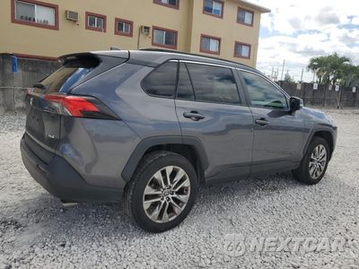 Trzecie zdjęcie samochodu z tyłu: 2021 TOYOTA RAV4 XLE PREMIUM VIN:2T3C1RFV2MC169019 - miniatura