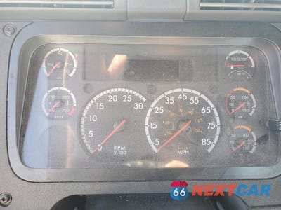 Zdjęcie 8 z 10 samochodu: 2016 FREIGHTLINER CASCADIA 125 SEMI TRUCK VIN:1FUBGEDV6GLHC5609 - miniatura