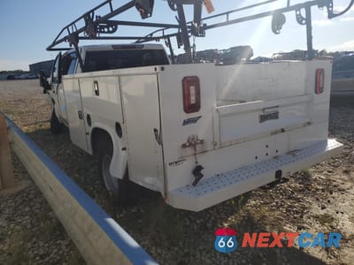Drugie zdjęcie samochodu z przodu: 2022 CHEVROLET SILVERADO C3500 VIN:1GB4WRE72NF321590 - miniatura