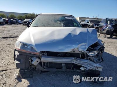 Piąte zdjęcie samochodu w środku: 2002 HONDA ACCORD VALUE VIN:1HGCF86632A163892 - miniatura