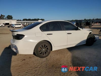 Trzecie zdjęcie samochodu z tyłu: 2016 BMW 320 I VIN:WBA8E1G57GNU10560 - miniatura