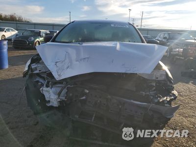 Piąte zdjęcie samochodu w środku: 2017 FORD FOCUS S VIN:1FADP3E27HL326760 - miniatura