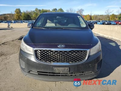 Piąte zdjęcie samochodu w środku: 2017 KIA SEDONA LX VIN:KNDMB5C13H6306888 - miniatura