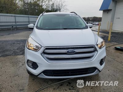 Piąte zdjęcie samochodu w środku: 2018 FORD ESCAPE SE VIN:1FMCU9GD5JUC76985 - miniatura