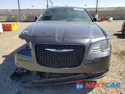 Piąte zdjęcie samochodu w środku: 2019 CHRYSLER 300 S VIN:2C3CCABG2KH555524 - miniatura