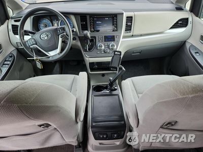 Zdjęcie 8 z 15 samochodu: 2019 TOYOTA SIENNA LE VIN:5TDKZ3DC4KS981003 - miniatura