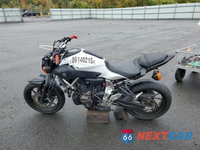 Trzecie zdjęcie samochodu z tyłu: 2015 YAMAHA FZ07 VIN:JYARM06E6FA004471 - miniatura