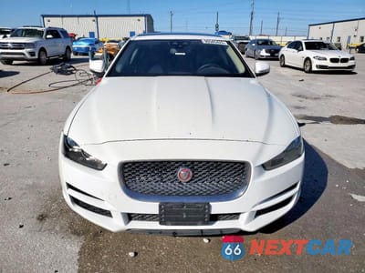 Piąte zdjęcie samochodu w środku: 2017 JAGUAR XE VIN:SAJAR4BNXHA976286 - miniatura