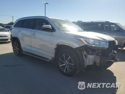 Czwarte zdjęcie samochodu z boku: 2018 TOYOTA HIGHLANDER SE VIN:5TDKZRFH6JS533548 - miniatura