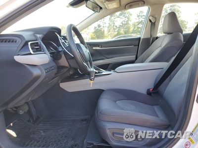 Zdjęcie 7 z 13 samochodu: 2018 TOYOTA CAMRY L VIN:4T1B11HK4JU587794 - miniatura