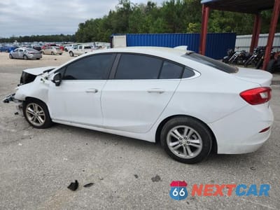 Drugie zdjęcie samochodu z przodu: 2017 CHEVROLET CRUZE LT VIN:1G1BE5SM4H7186824 - miniatura