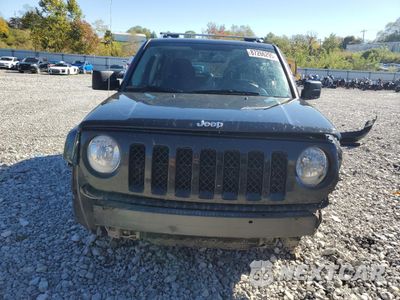 Piąte zdjęcie samochodu w środku: 2014 JEEP PATRIOT LATITUDE VIN:1C4NJPFBXED690490 - miniatura