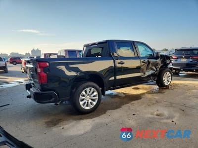 Trzecie zdjęcie samochodu z tyłu: 2026 CHEVROLET SILVERADO C1500 CUSTOM VIN:1GCPABEK8TZ126172 - miniatura