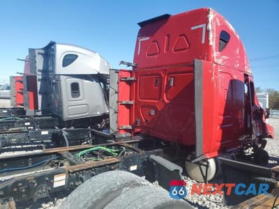 Czwarte zdjęcie samochodu z boku: 2020 FREIGHTLINER CASCADIA 126 TRUCK CAB AND CHASSIS VIN:1FUJHHDR9LLLJ6819 - miniatura