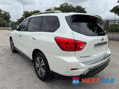 Drugie zdjęcie samochodu z przodu: 2017 NISSAN PATHFINDER S VIN:5N1DR2MM1HC627750 - miniatura