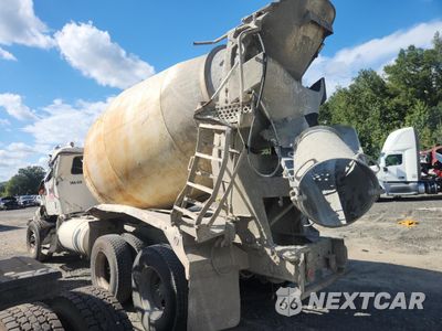Trzecie zdjęcie samochodu z tyłu: 2000 INTERNATIONAL 5600I READY MIX TRUCK VIN:1HTXHAHT4YJ005335 - miniatura