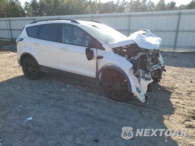 Czwarte zdjęcie samochodu z boku: 2018 FORD ESCAPE SE VIN:1FMCU0GD2JUB21239 - miniatura