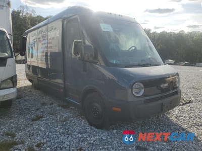 Czwarte zdjęcie samochodu z boku: 2025 RIVIAN EDV 700 VIN:7FCEHEB25SN028595 - miniatura