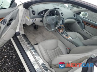 Zdjęcie 8 z 11 samochodu: 2011 MERCEDES-BENZ SL 550 VIN:WDBSK7BA3BF161782 - miniatura
