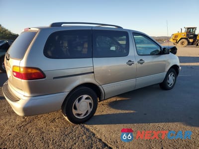 Trzecie zdjęcie samochodu z tyłu: 2000 TOYOTA SIENNA LE VIN:4T3ZF13C6YU279558 - miniatura