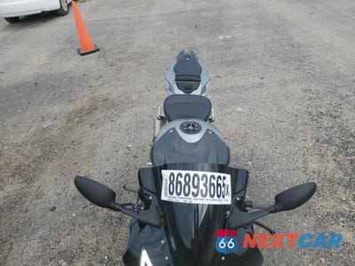 Piąte zdjęcie samochodu w środku: 2017 BMW S 1000 RR VIN:WB10D6001HZ709581 - miniatura