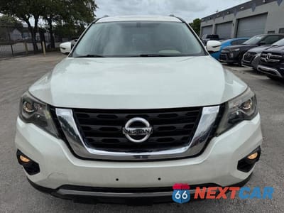 Piąte zdjęcie samochodu w środku: 2017 NISSAN PATHFINDER S VIN:5N1DR2MM1HC627750 - miniatura