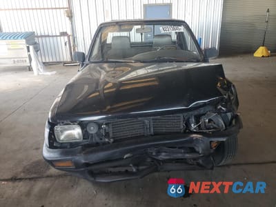 Piąte zdjęcie samochodu w środku: 1992 TOYOTA PICKUP 1/2 TON SHORT WHEELBASE VIN:JT4RN81A9N0088603 - miniatura